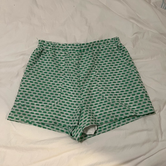 Green print shorts - Picture 3 of 6